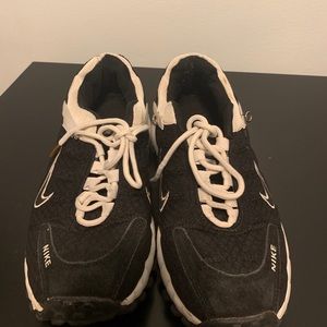 Nike shoes  (USED)